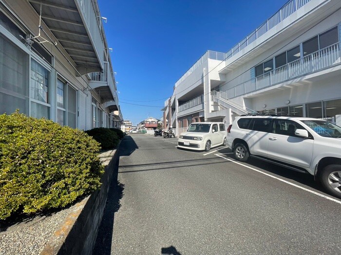 物件外観写真3　(駐車場)