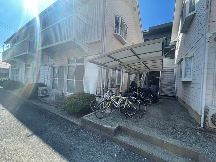 物件外観写真5　(駐輪場)