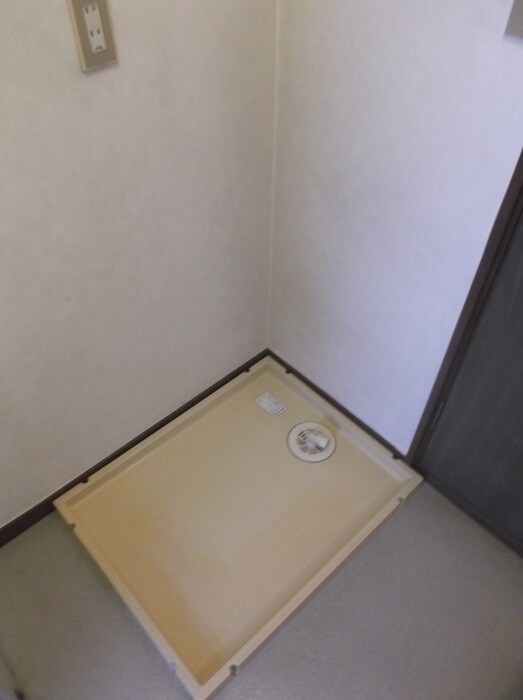 物件内観写真11　(洗濯機置場)