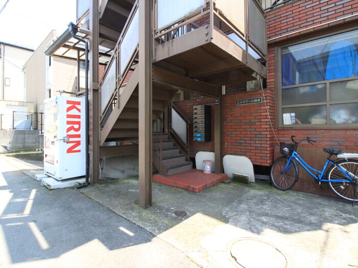 物件外観写真3　(エントランス部分)