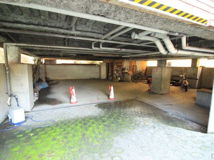 物件外観写真6　(駐車場)