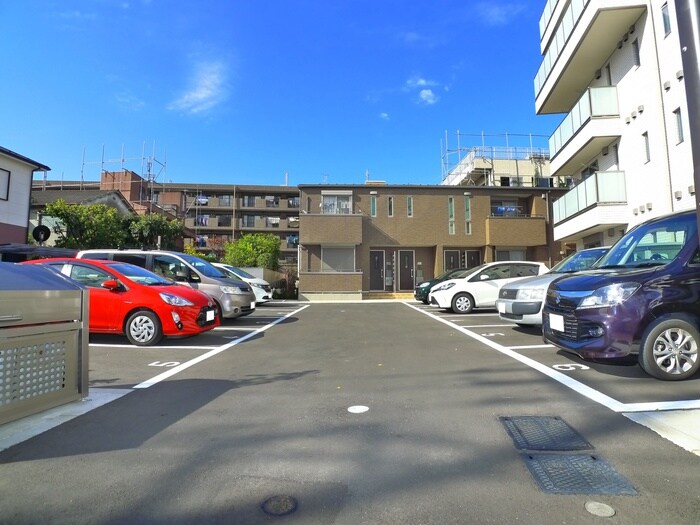 物件外観写真2　(駐車場)