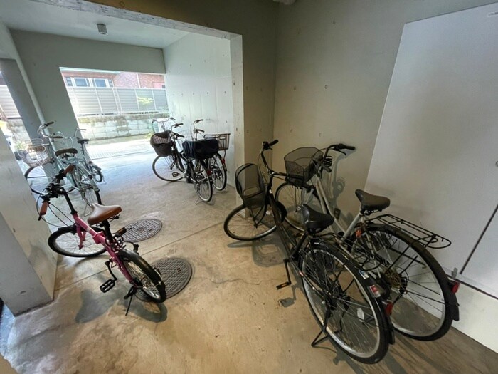 物件外観写真6　(駐輪場)