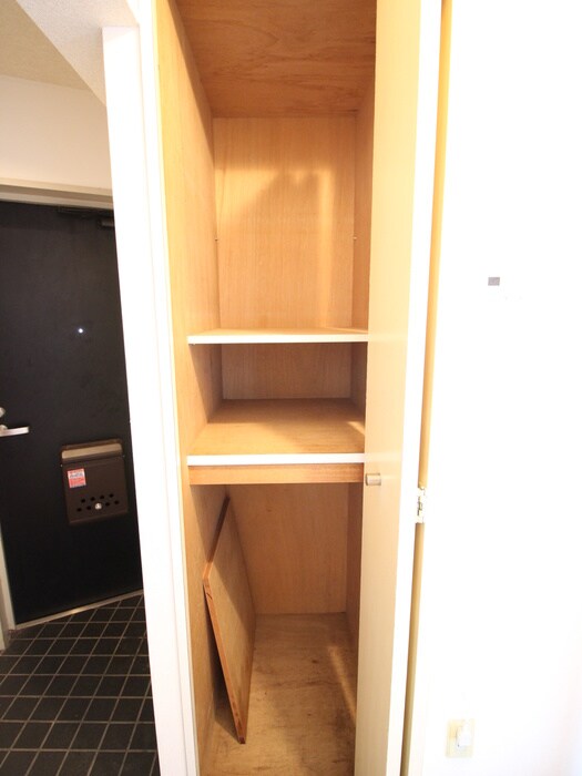 物件内観写真12　(収納)