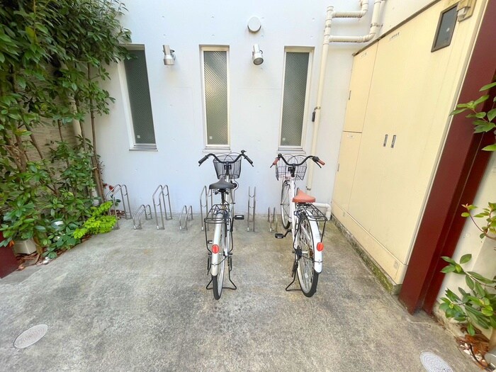 物件外観写真4　(駐輪場)