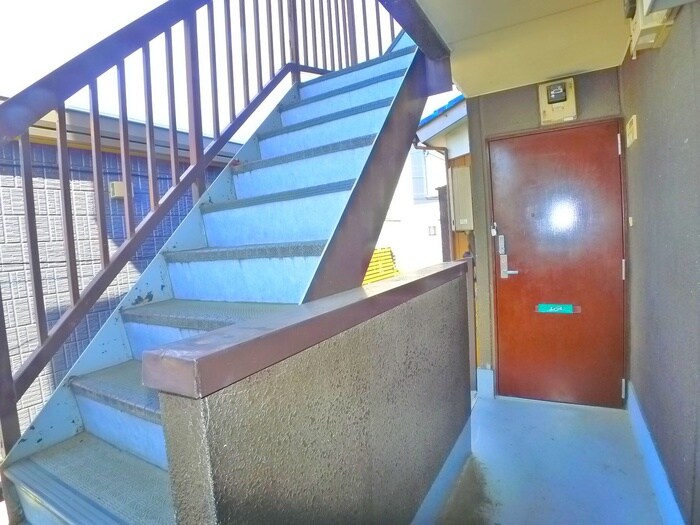 物件外観写真6　(エントランス部分)