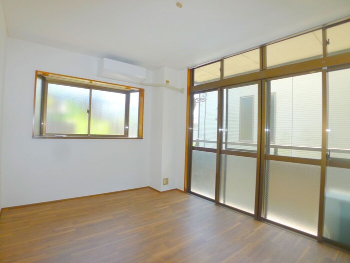 物件内観写真11　(室内からの展望)