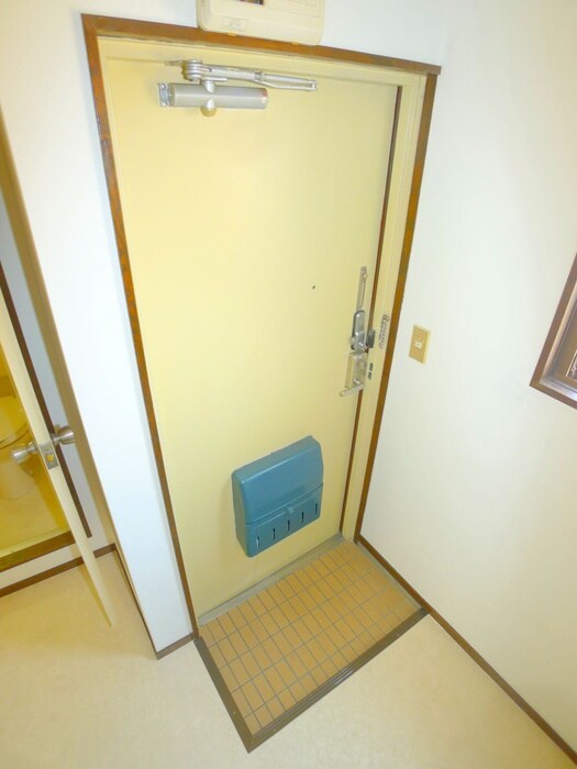 物件内観写真16　(玄関)