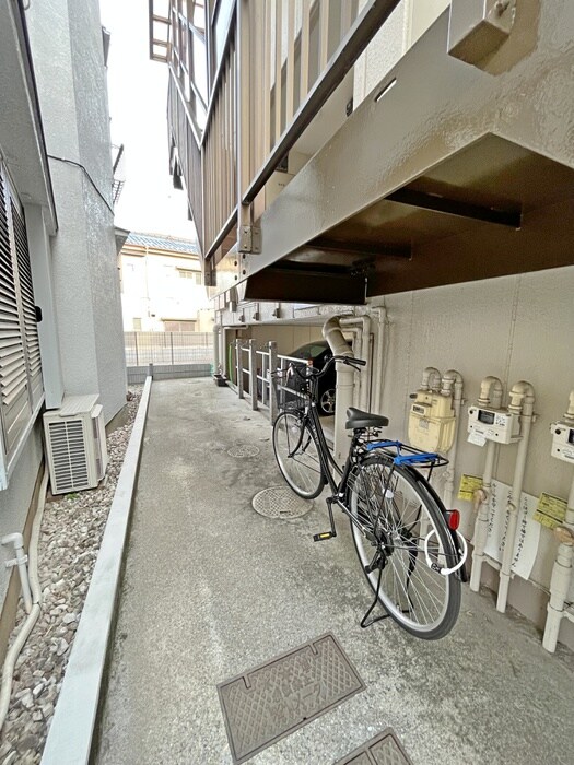 物件外観写真4　(駐輪場)