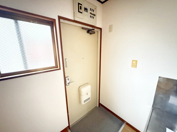 物件内観写真16　(玄関)
