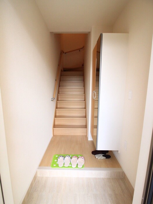 物件内観写真17　(玄関)