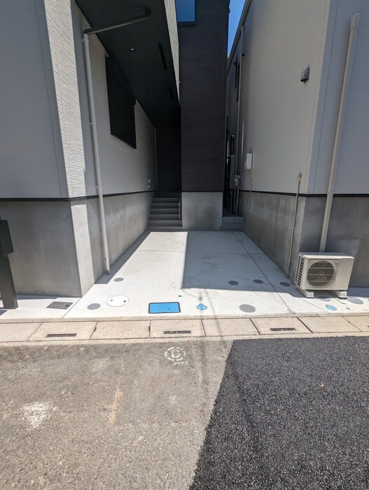 物件外観写真4　(駐車場)