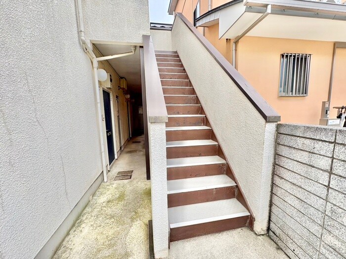 物件外観写真4　(エントランス部分)