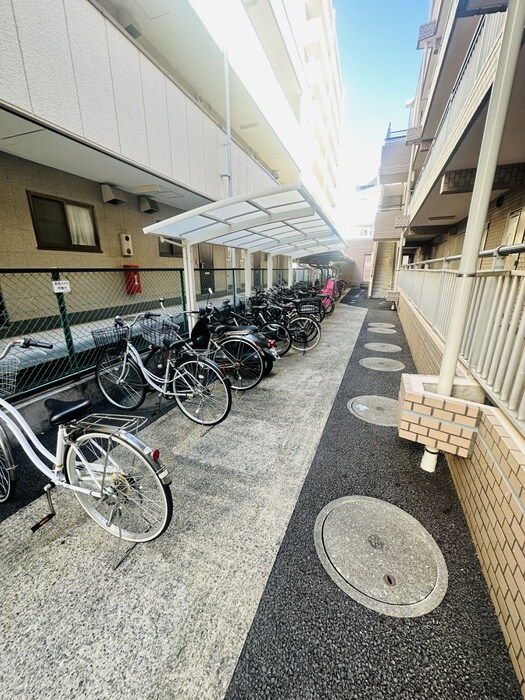 物件外観写真4　(駐輪場)