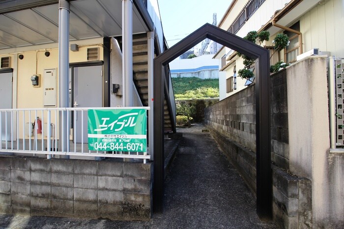 物件外観写真3　(エントランス部分)