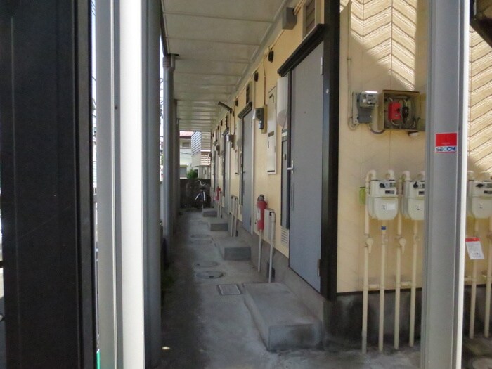 物件外観写真4　(エントランス部分)