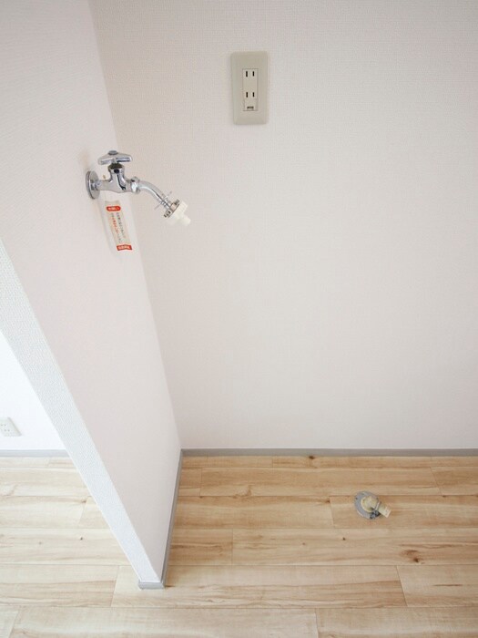 物件内観写真12　(洗濯機置場)