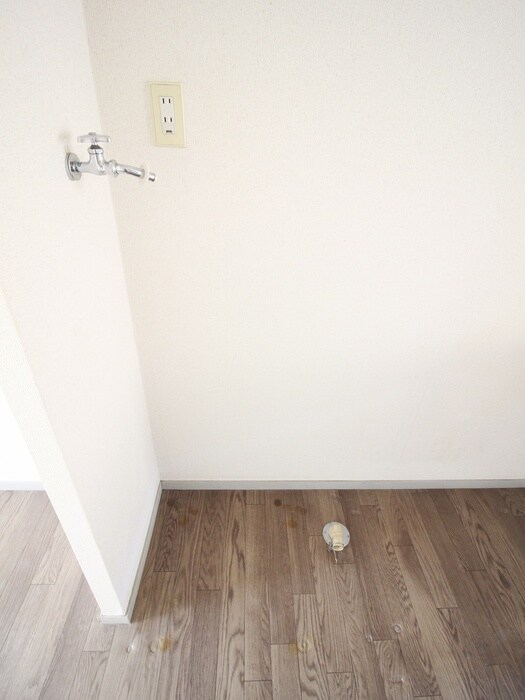 物件内観写真12　(洗濯機置場)