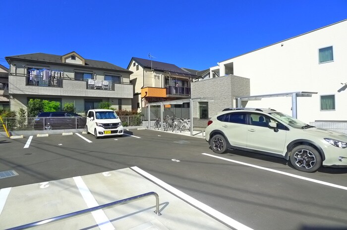 物件外観写真3　(駐車場)