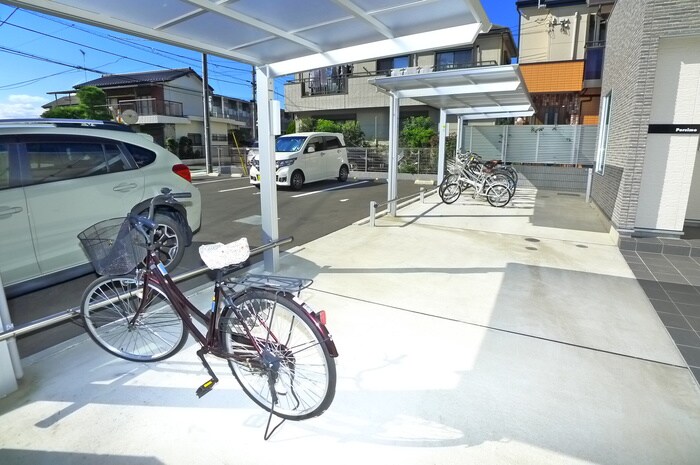 物件外観写真5　(駐輪場)