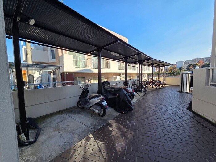 物件外観写真3　(駐輪場)