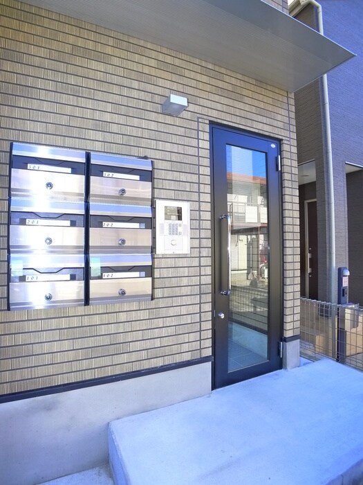 物件外観写真2　(エントランス部分)