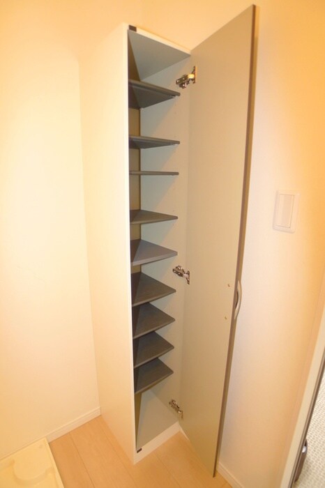 物件内観写真8　(靴箱)