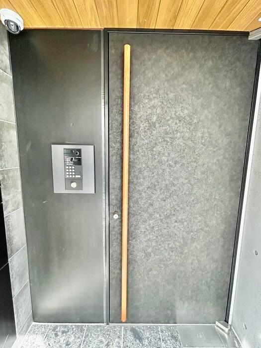 物件外観写真4　(エントランス部分)