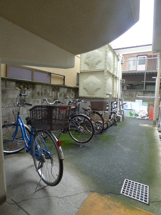 物件外観写真3　(駐輪場)