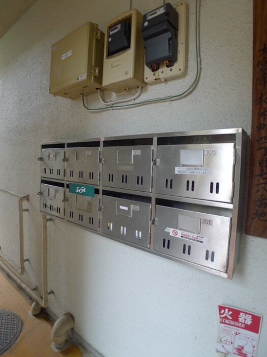 物件外観写真6　(エントランス部分)