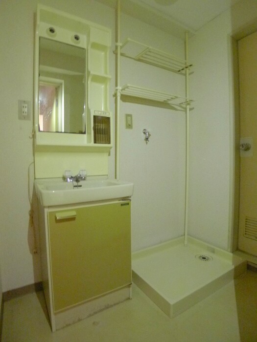 物件内観写真14　(洗濯機置場)