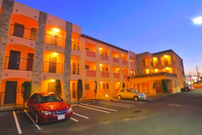 物件外観写真6　(駐車場)