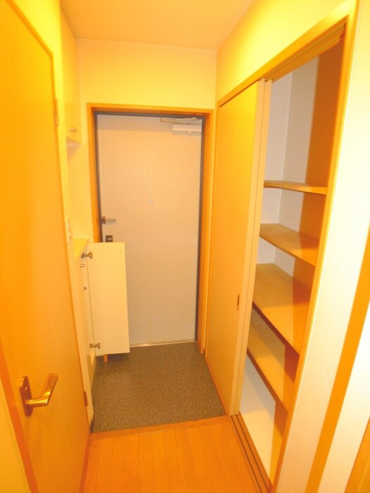 物件内観写真14　(玄関)