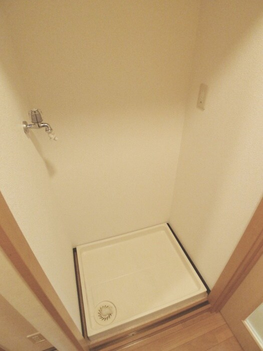 物件内観写真15　(洗濯機置場)