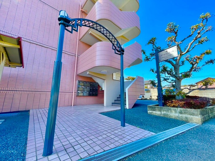 物件外観写真3　(エントランス部分)