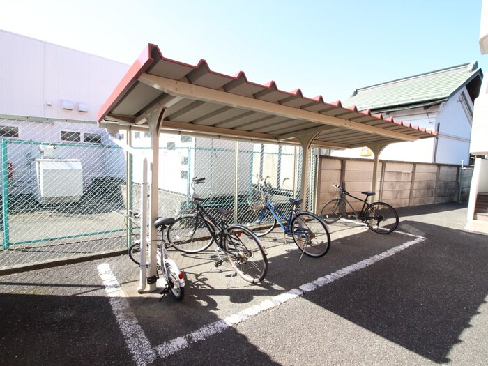 物件外観写真4　(駐輪場)
