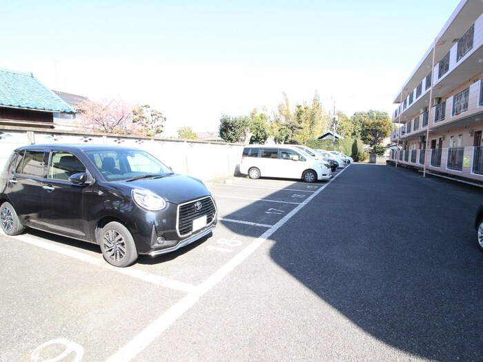 物件外観写真5　(駐車場)