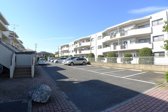 物件外観写真2　(駐車場)