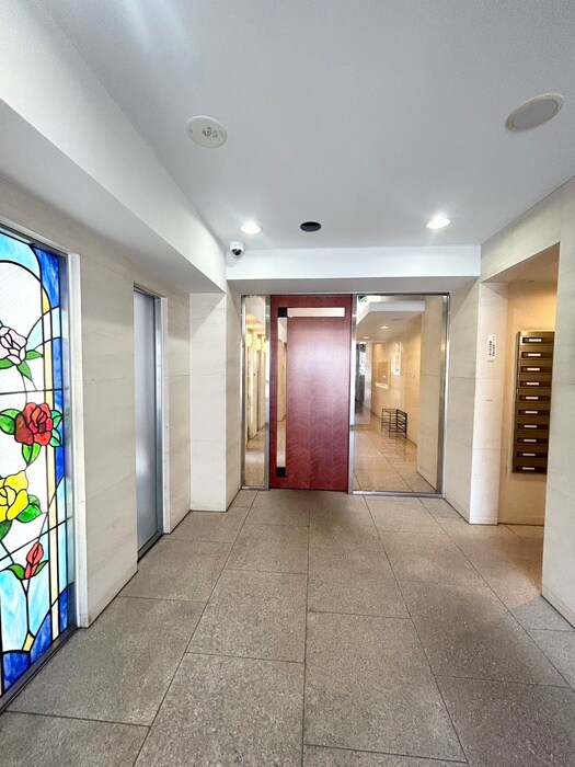 物件外観写真4　(エントランス部分)