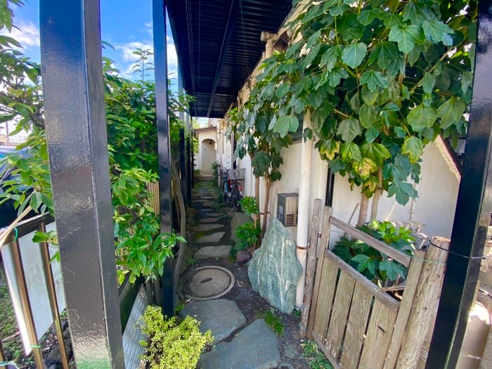 物件外観写真2　(エントランス部分)