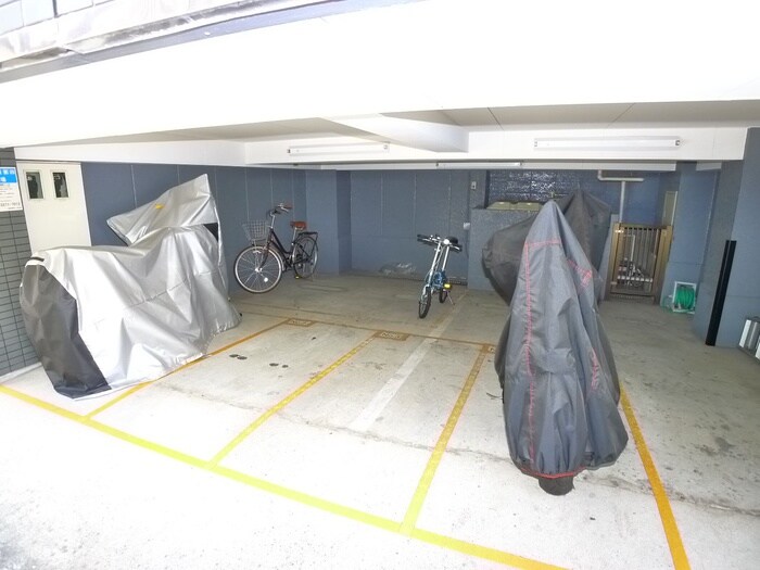 物件外観写真3　(駐輪場)