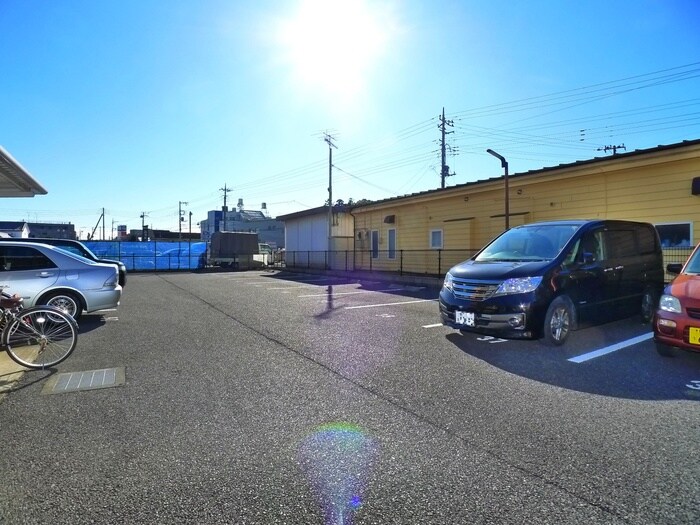 物件外観写真6　(駐車場)