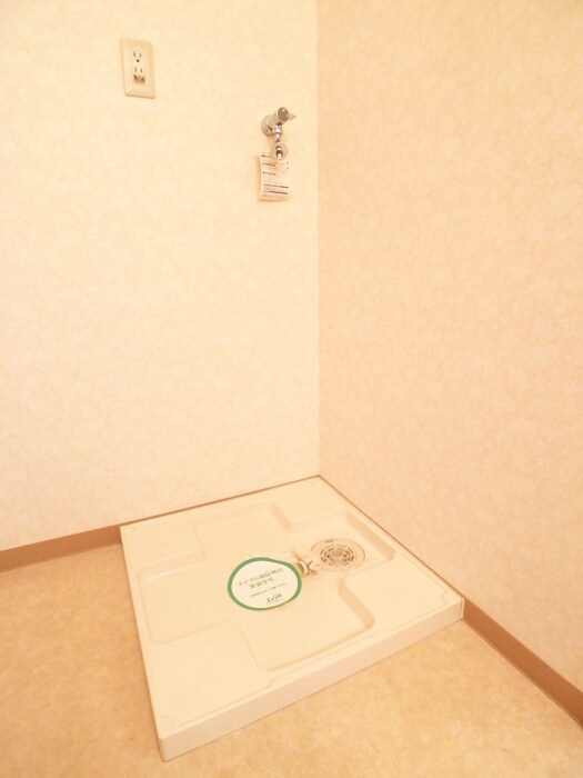 物件内観写真16　(洗濯機置場)