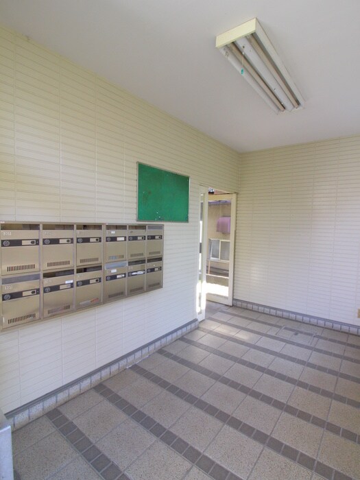 物件外観写真4　(エントランス部分)