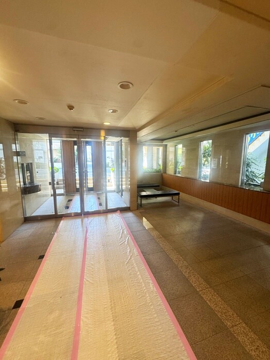 物件外観写真6　(エントランス部分)