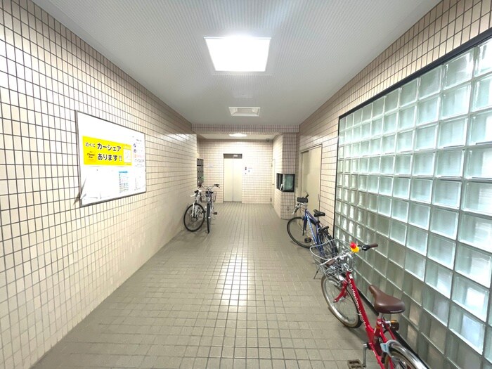 物件外観写真6　(エントランス部分)