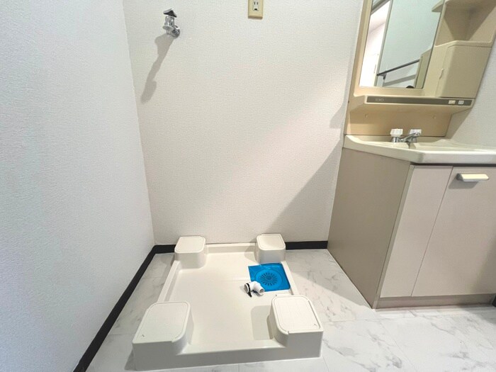 物件内観写真16　(洗濯機置場)