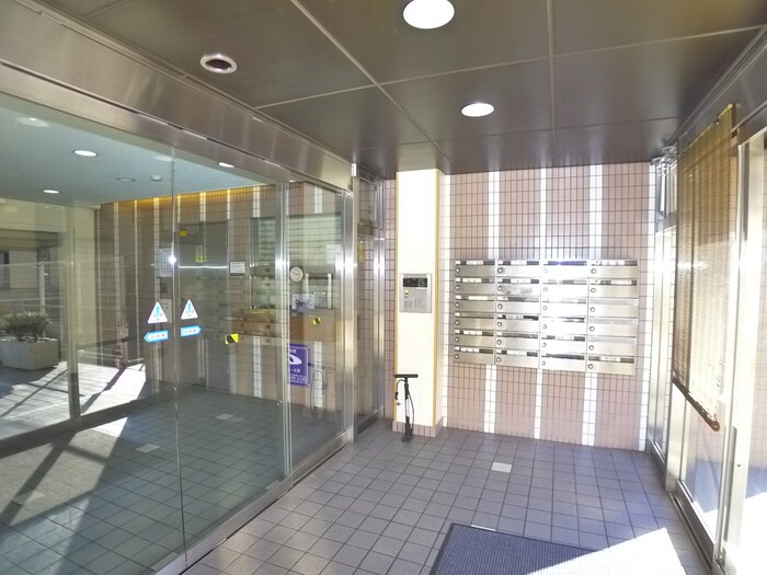 物件外観写真4　(エントランス部分)