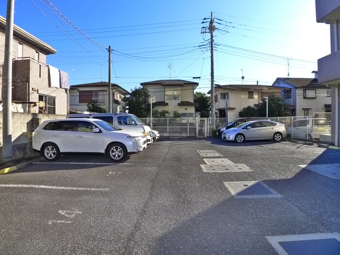 物件外観写真6　(駐車場)