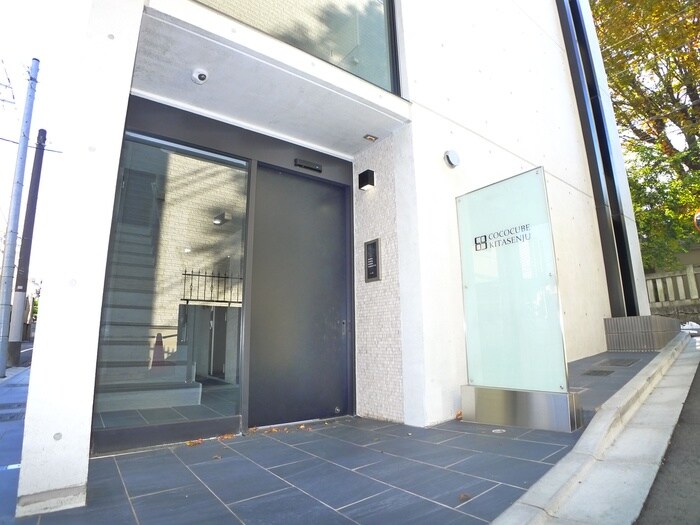 物件外観写真3　(エントランス部分)